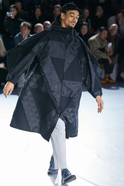 Look 17